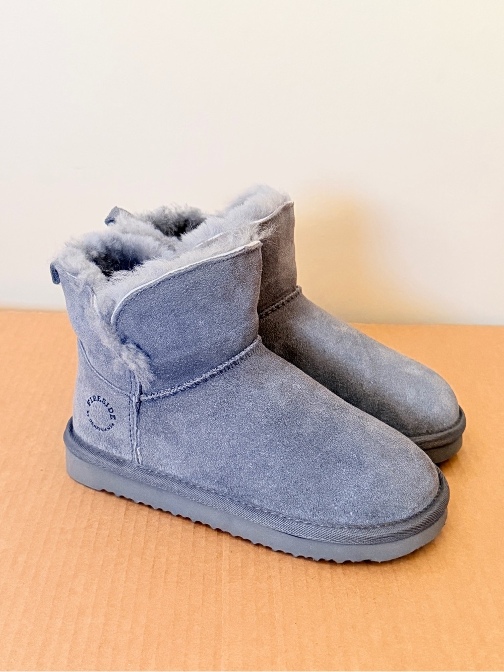 Fireside By Dearfoams Kid's Bunbury Genuine Shearling Boot Size 1